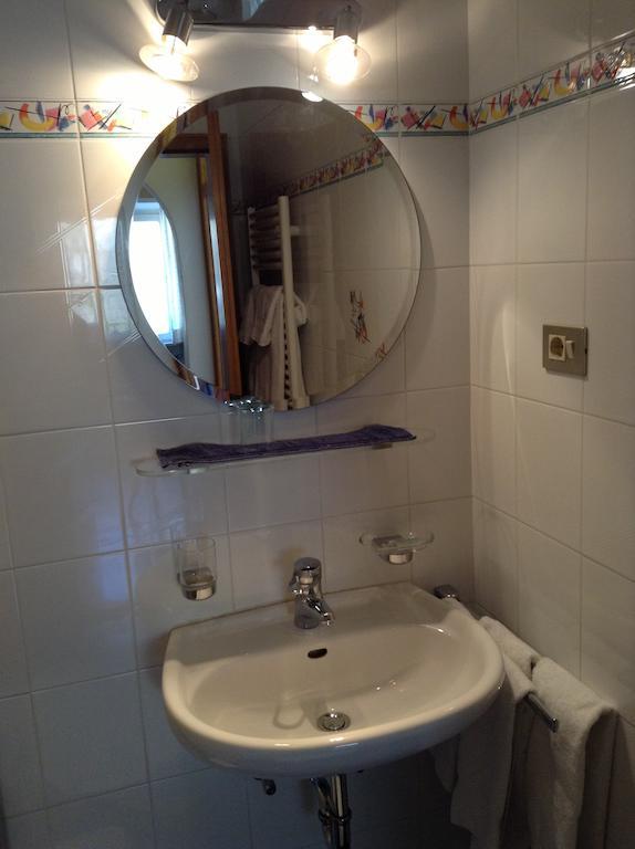 Garni Hofer Aparthotel Sexten Rum bild