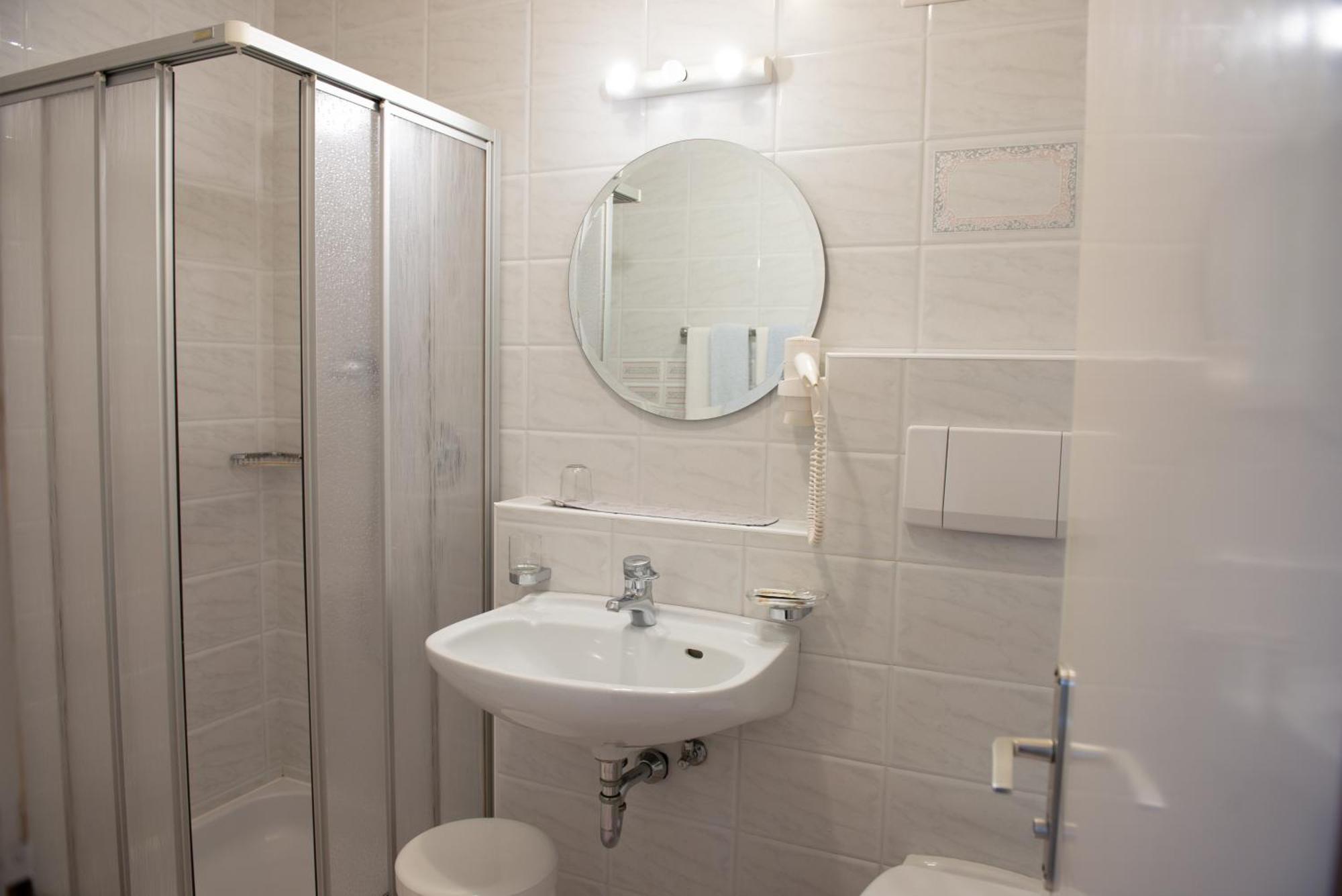 Garni Hofer Aparthotel Sexten Exteriör bild