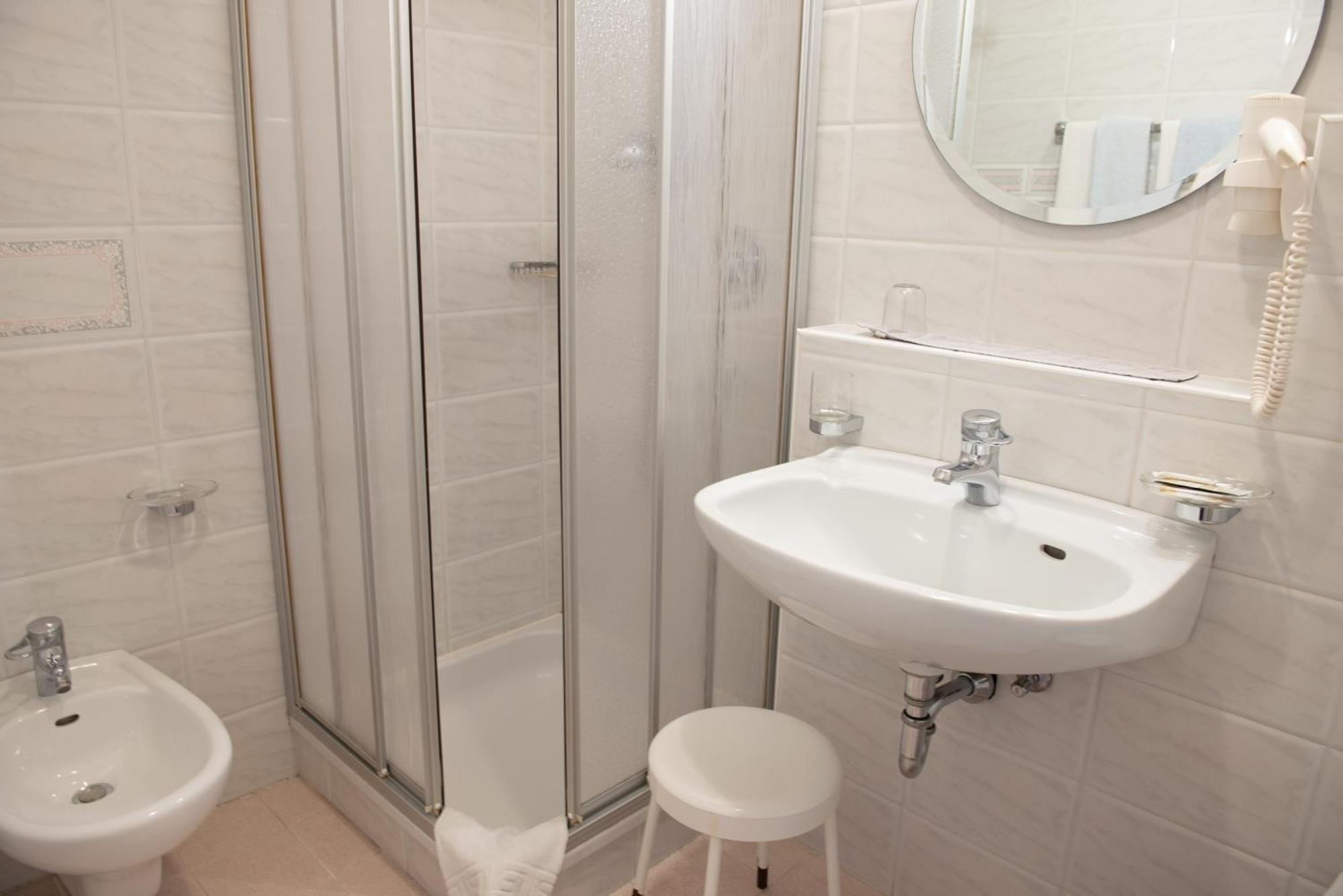 Garni Hofer Aparthotel Sexten Exteriör bild