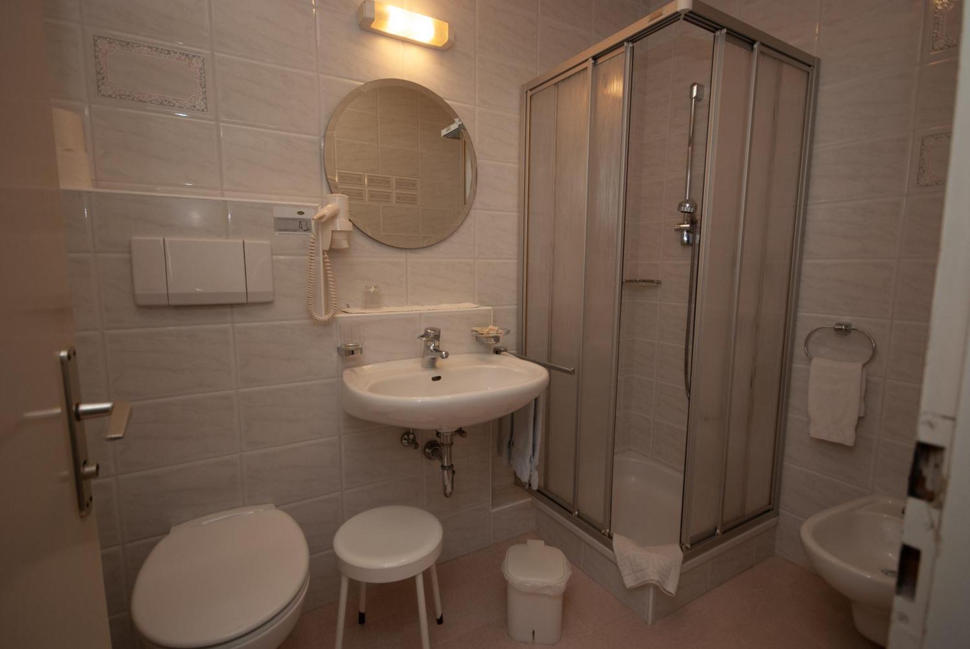Garni Hofer Aparthotel Sexten Exteriör bild