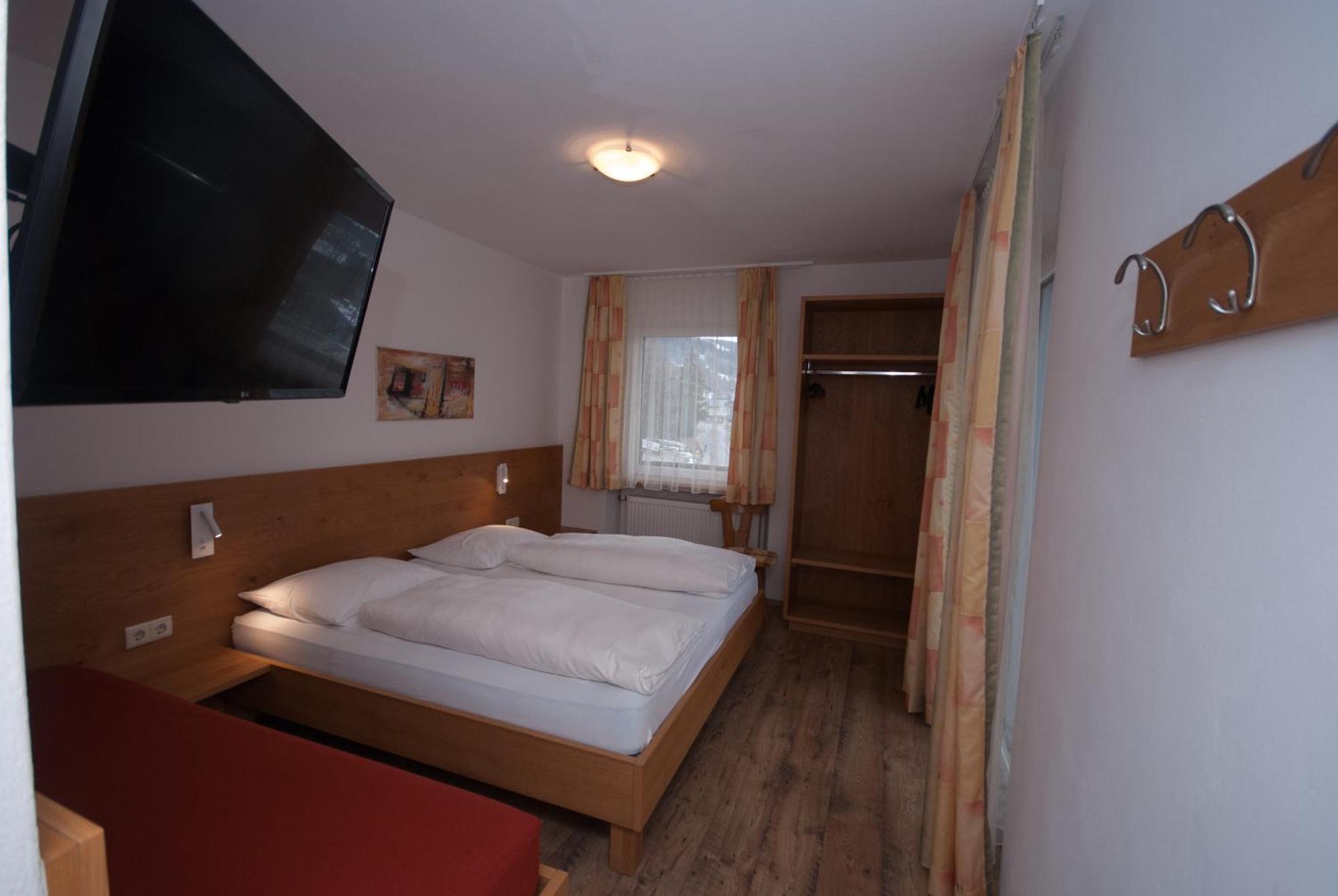 Garni Hofer Aparthotel Sexten Exteriör bild