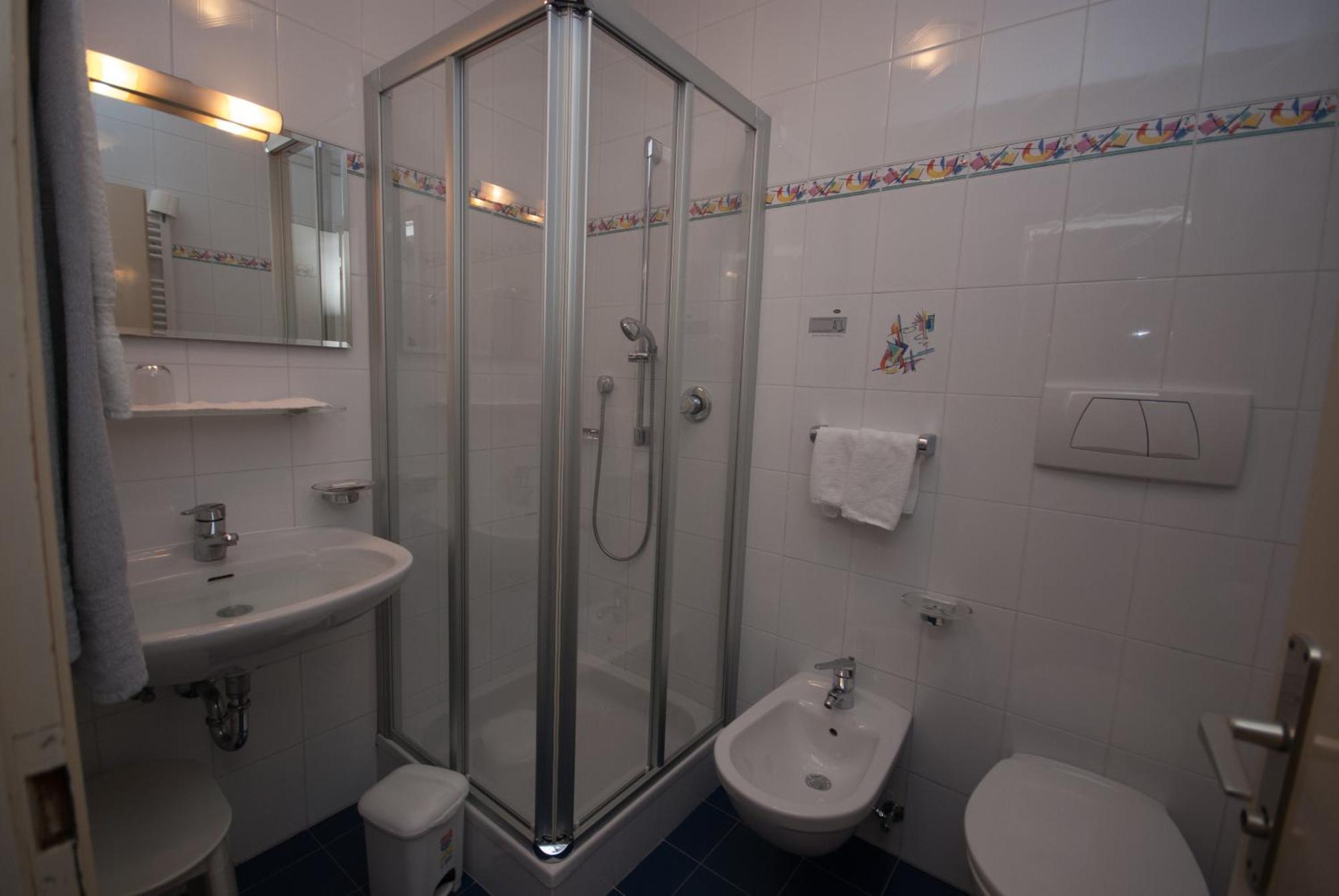 Garni Hofer Aparthotel Sexten Exteriör bild