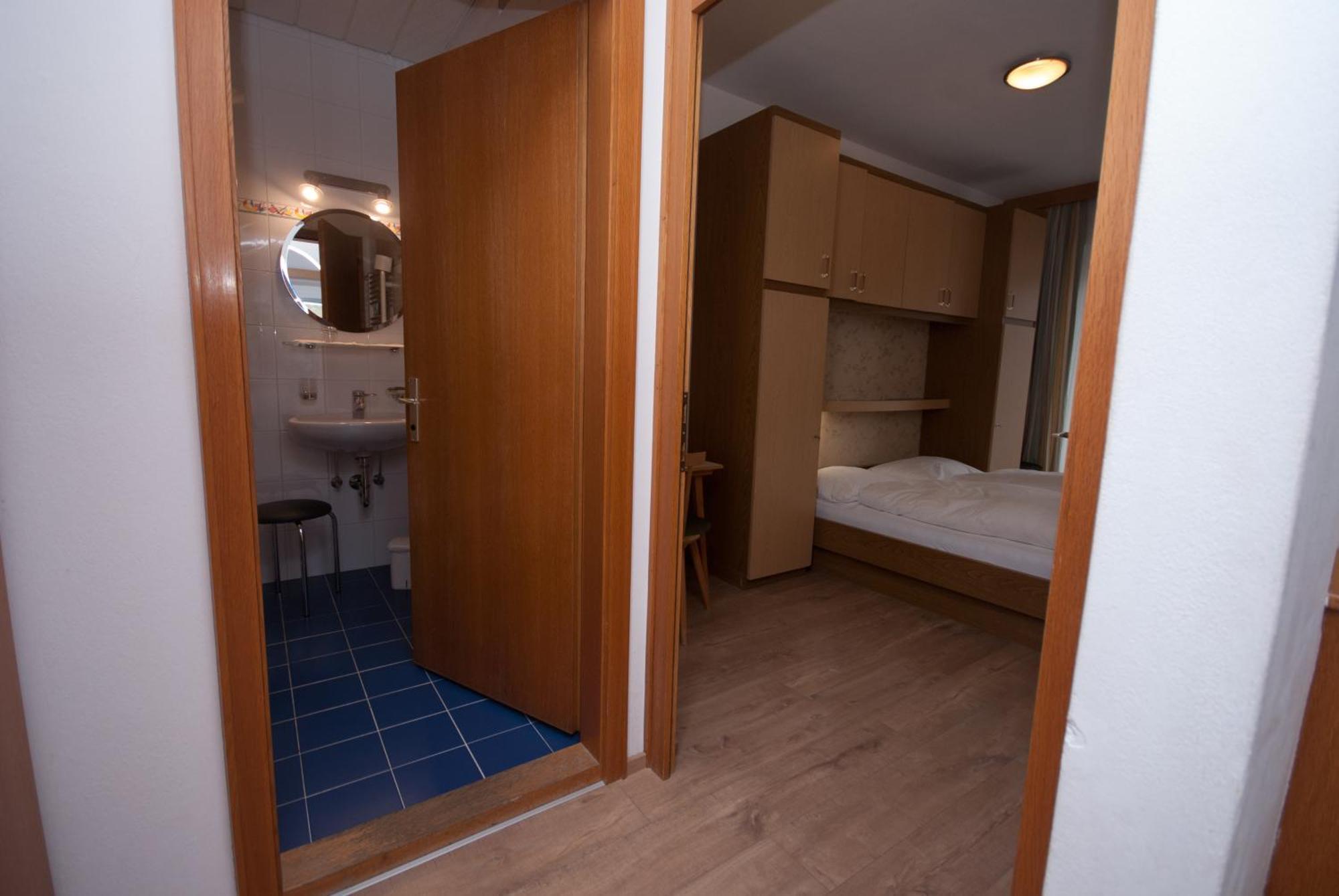 Garni Hofer Aparthotel Sexten Exteriör bild
