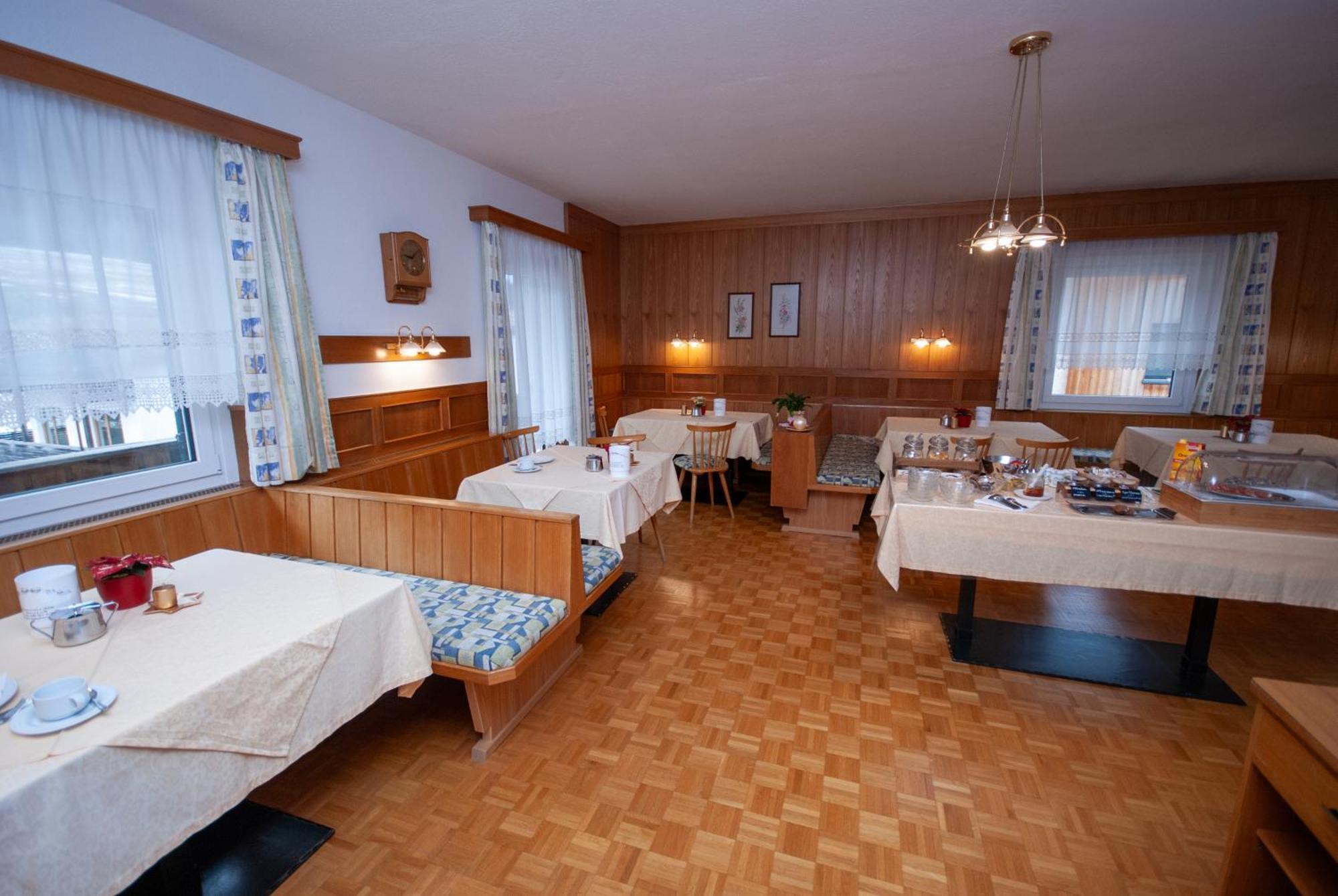 Garni Hofer Aparthotel Sexten Exteriör bild